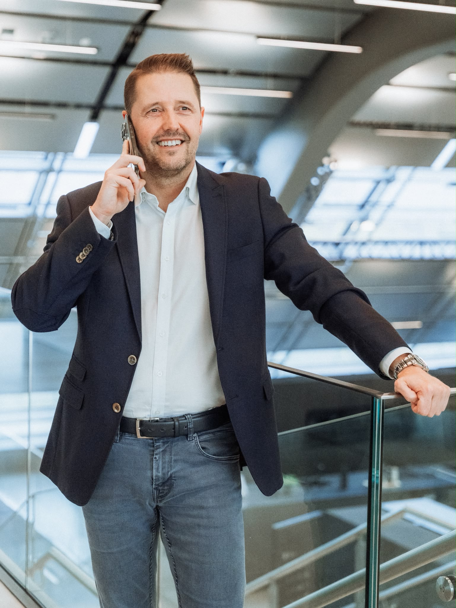Daniel Schröter am Telefon – Ihr persönlicher Versicherungsexperte in Bielefeld ruft Sie zurück
